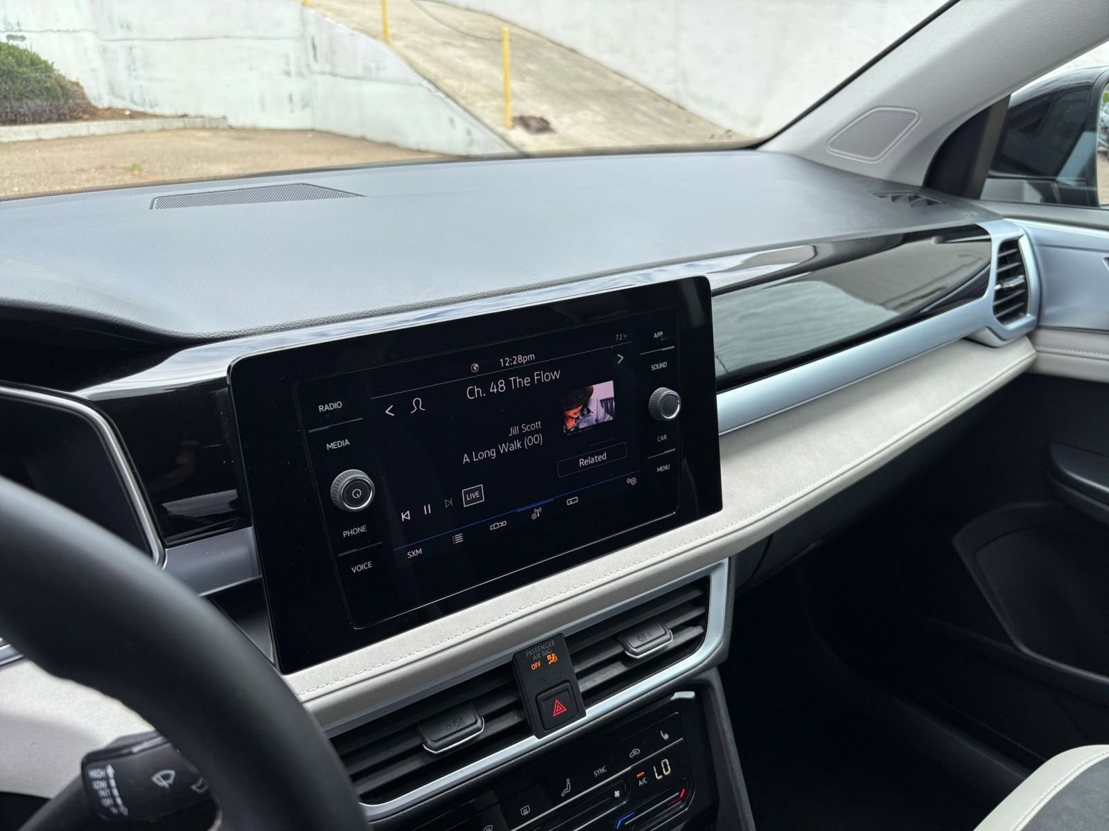 Used 2025 Volkswagen Taos SE FWD image 20