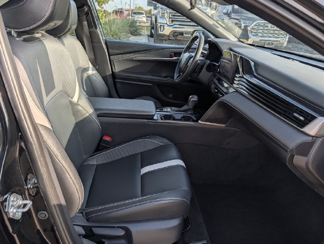 Used 2026 Toyota Camry SE FWD image 31