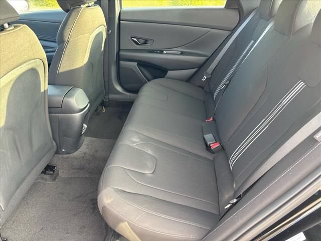Certified 2025 Hyundai Elantra SEL FWD image 15