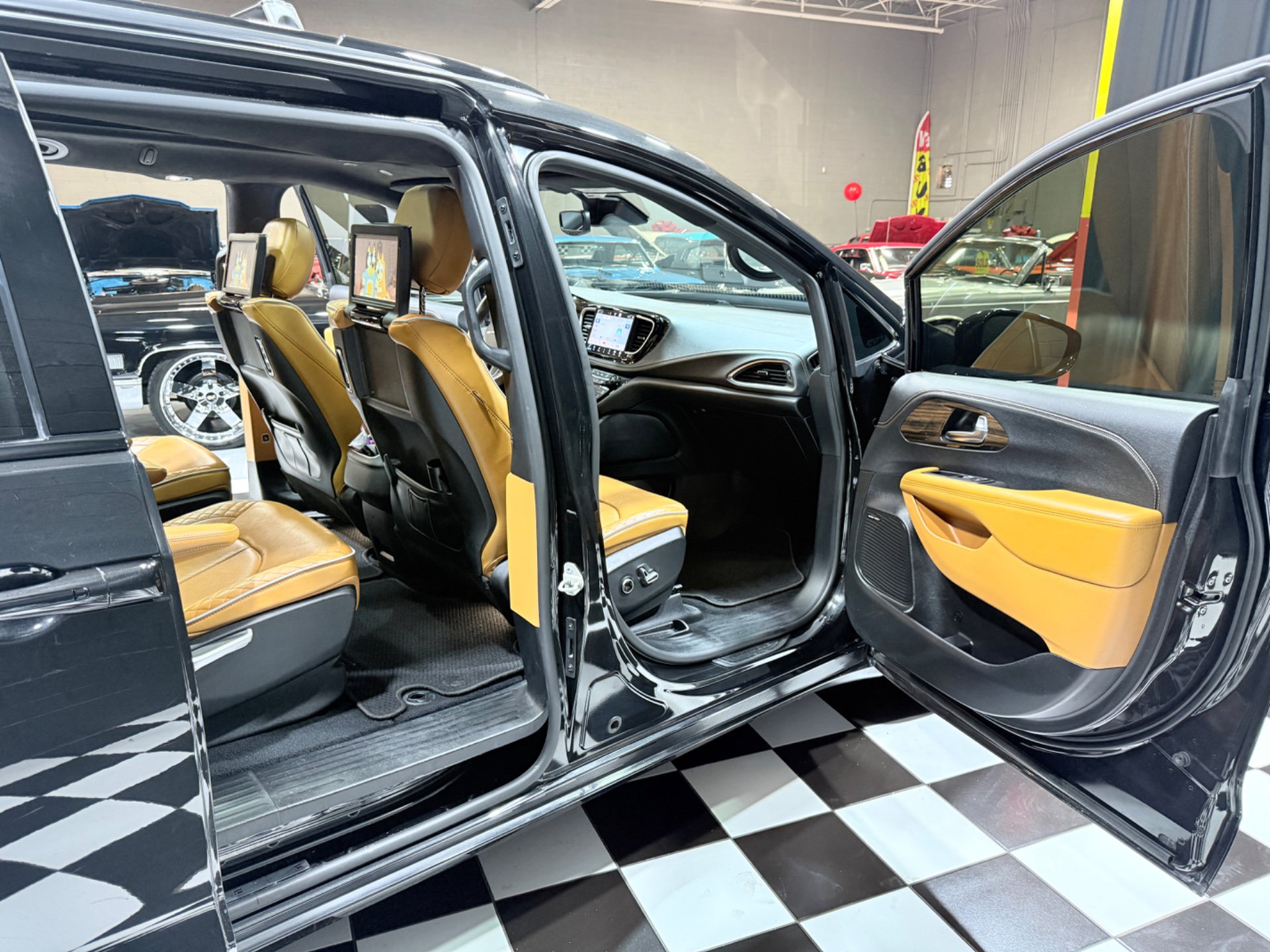 Used 2021 Chrysler Pacifica Pinnacle AWD/4WD image 65