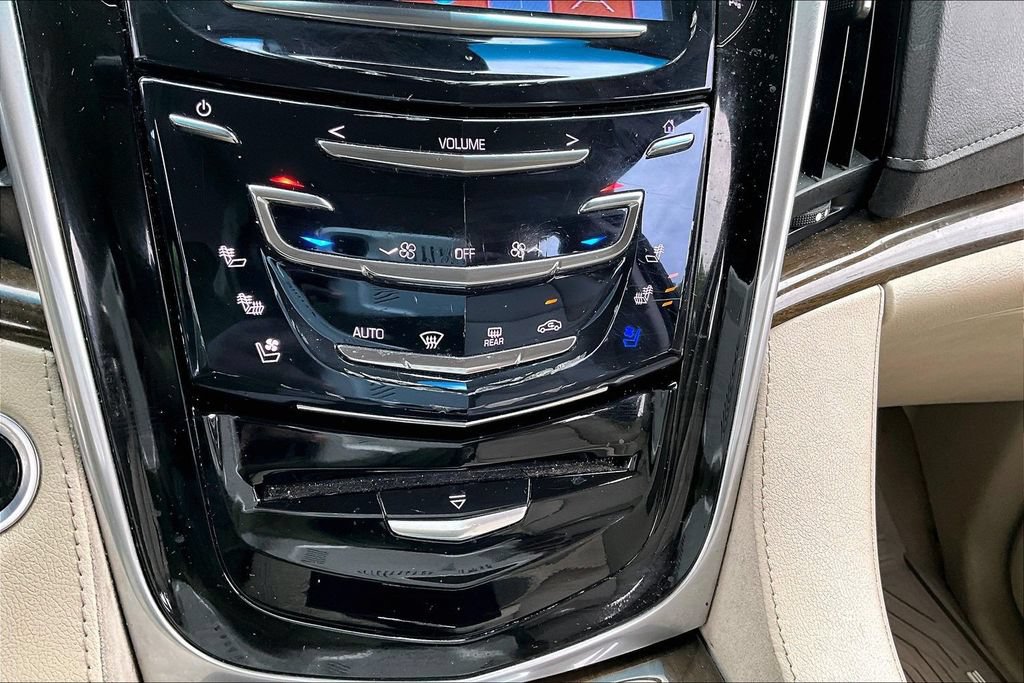 Used 2020 Cadillac Escalade Luxury AWD/4WD image 15