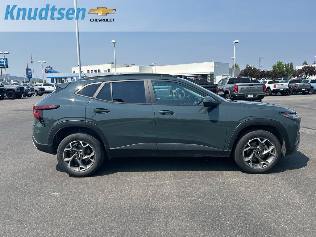 Used 2025 Chevrolet Trax LT w/ Driver Confidence Package FWD image 5