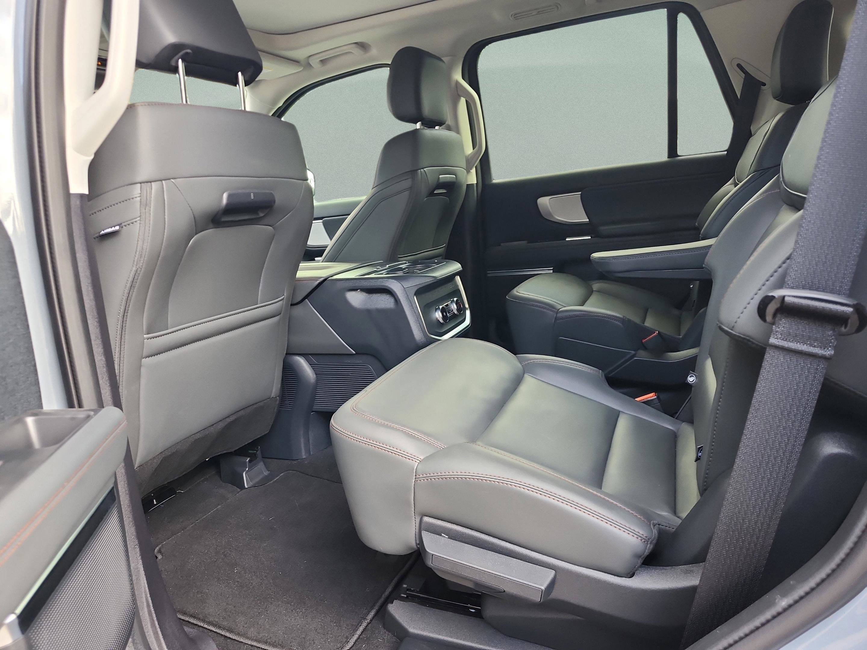 New 2025 Ford Expedition Active image 17