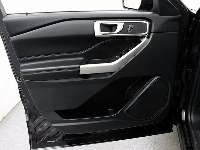 Used 2022 Ford Explorer XLT w/ Equipment Group 202A AWD/4WD image 24