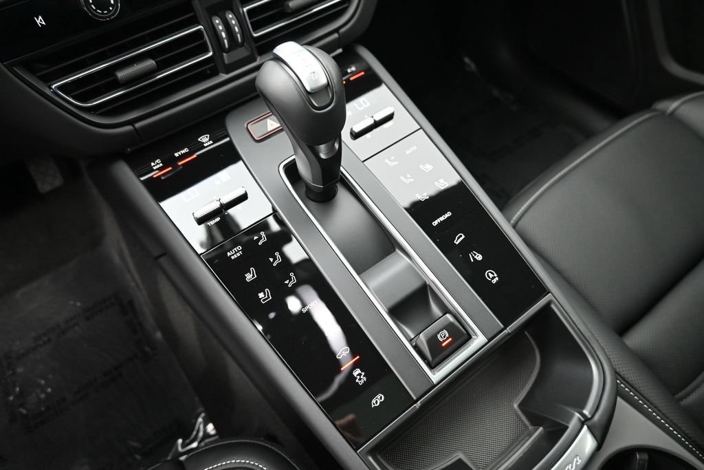 Certified 2026 Porsche Macan GTS AWD/4WD image 23