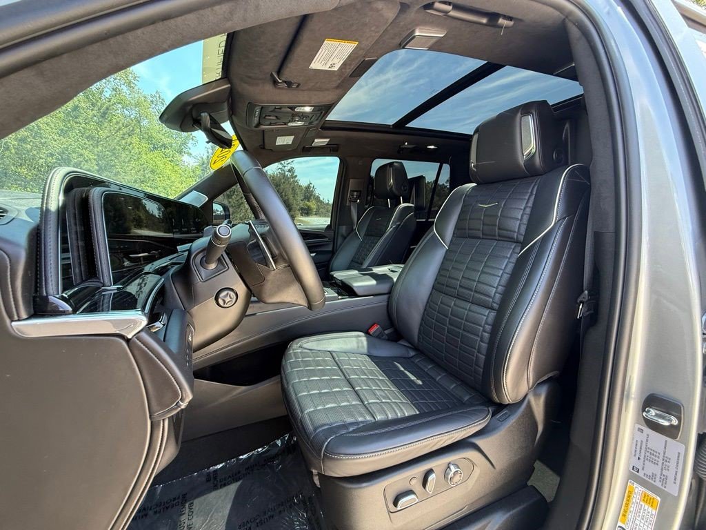 Certified 2024 Cadillac Escalade V w/ LPO, ONYX Package image 7