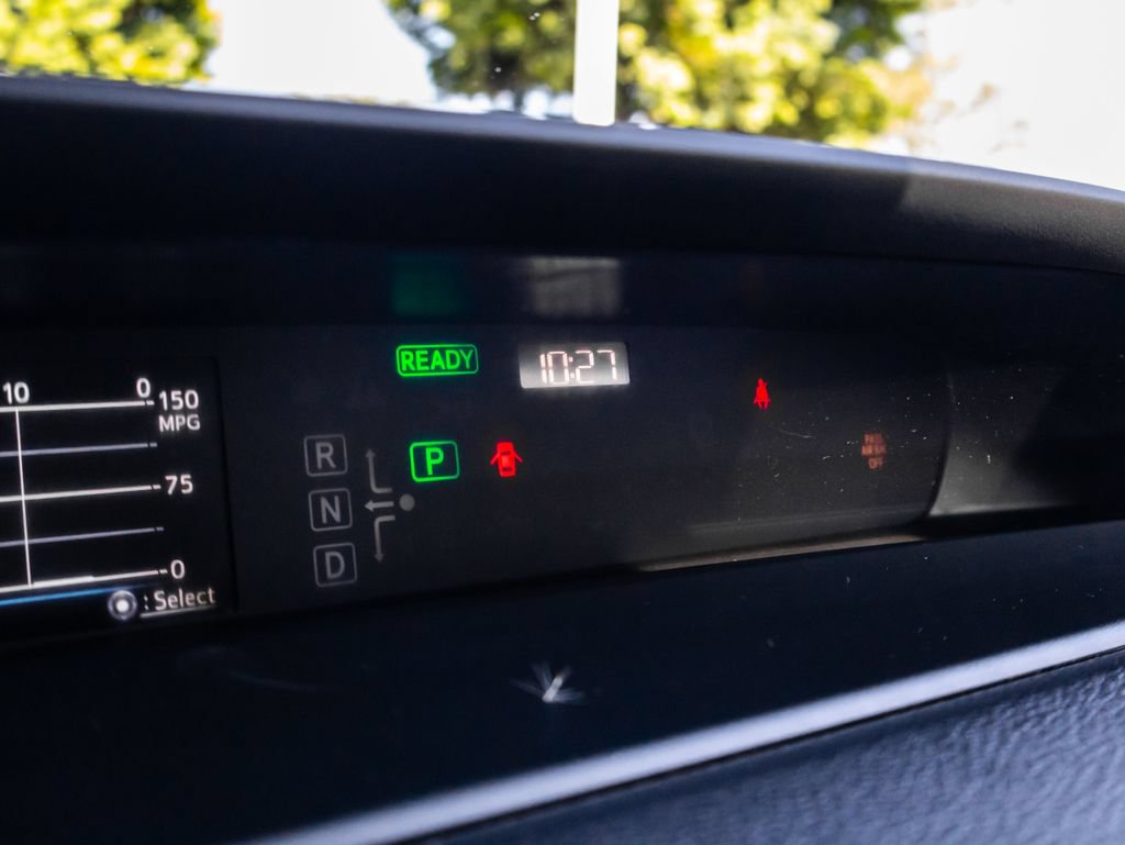 Used 2019 Toyota Prius L Eco w/ Carpet Mat Package FWD image 37