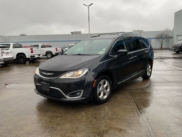 Used 2017 Chrysler Pacifica Touring-L Plus image 3