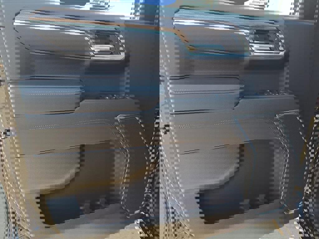 Used 2023 Chevrolet Silverado 1500 LT image 13