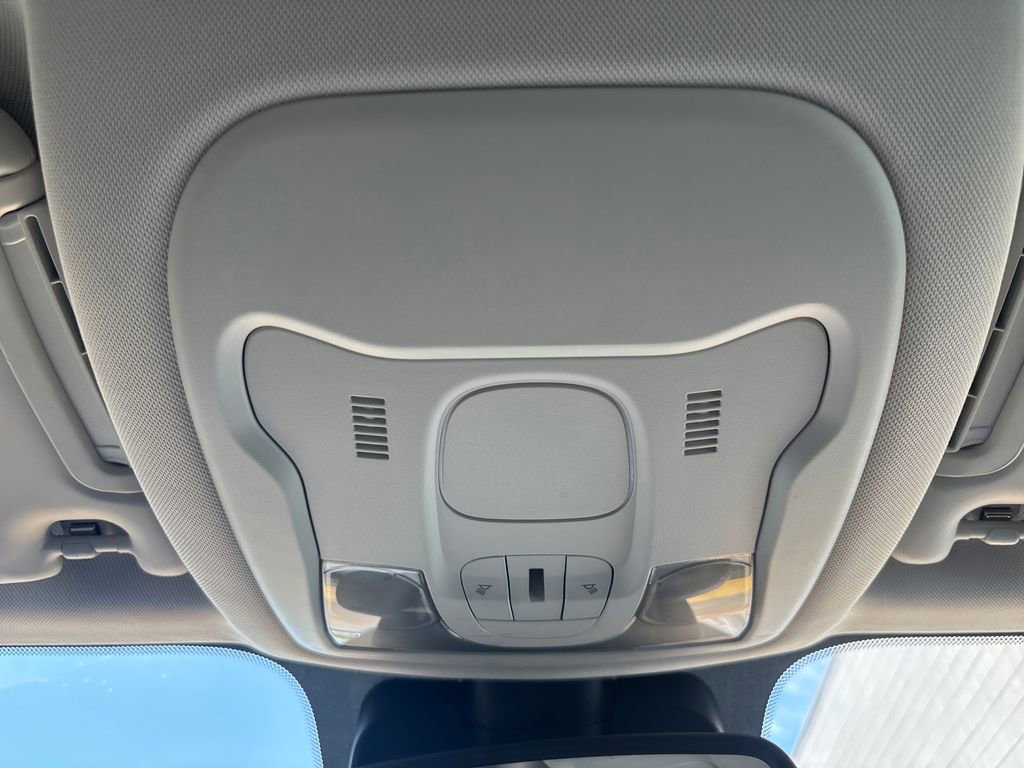 Used 2018 Jeep Renegade Latitude w/ Popular Equipment Group FWD image 17