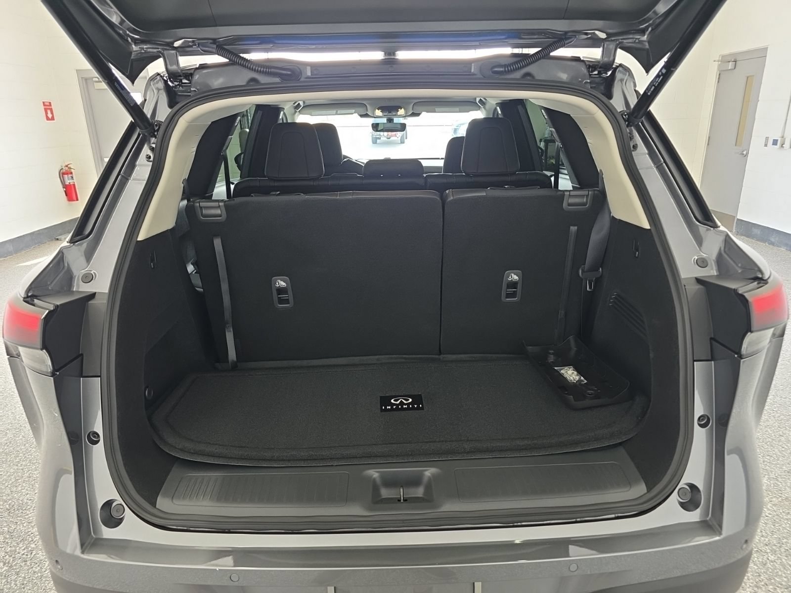 New 2026 INFINITI QX60 Luxe w/ Cargo Package AWD/4WD image 13