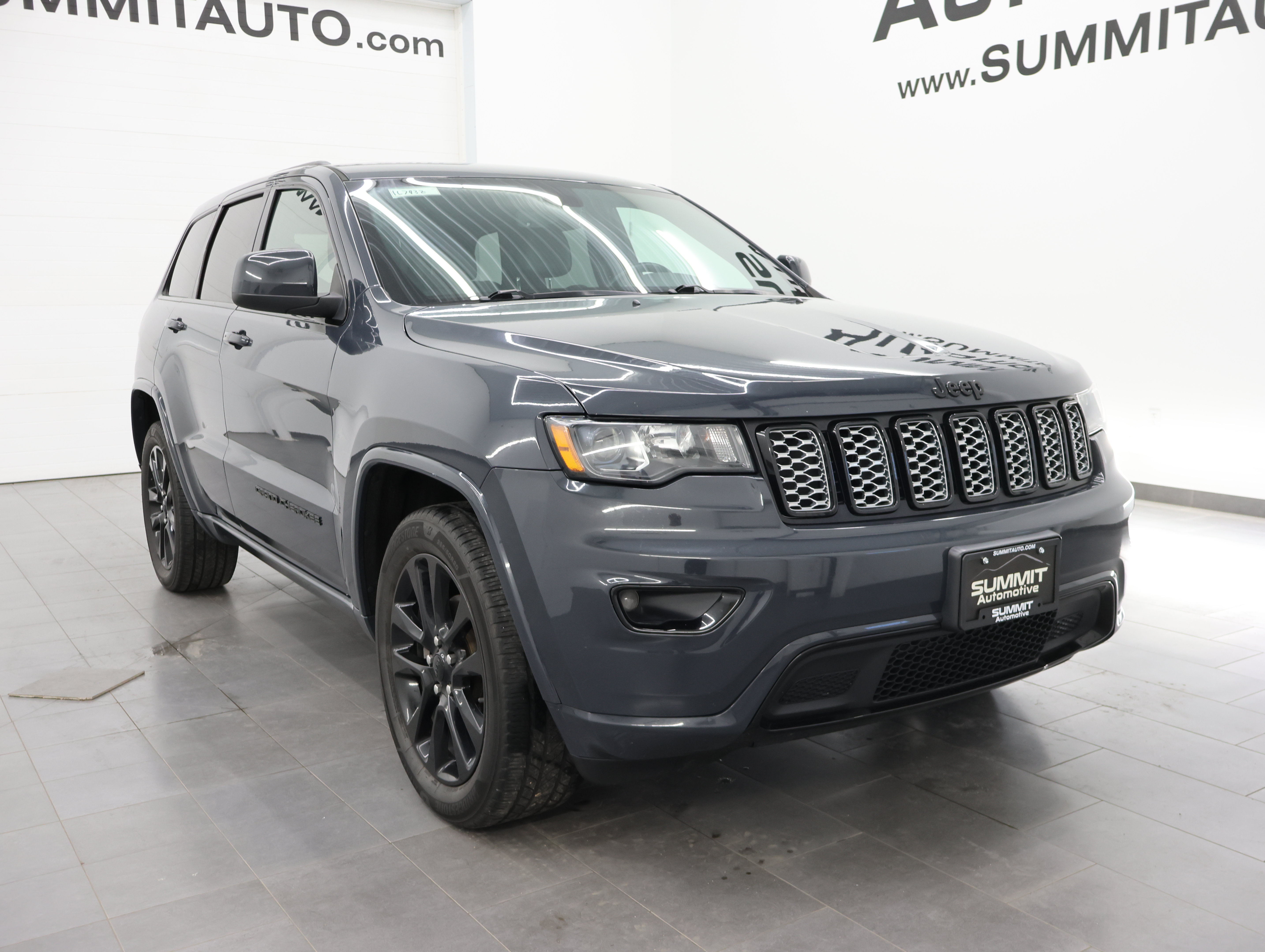 Used 2018 Jeep Grand Cherokee Altitude AWD/4WD image 2