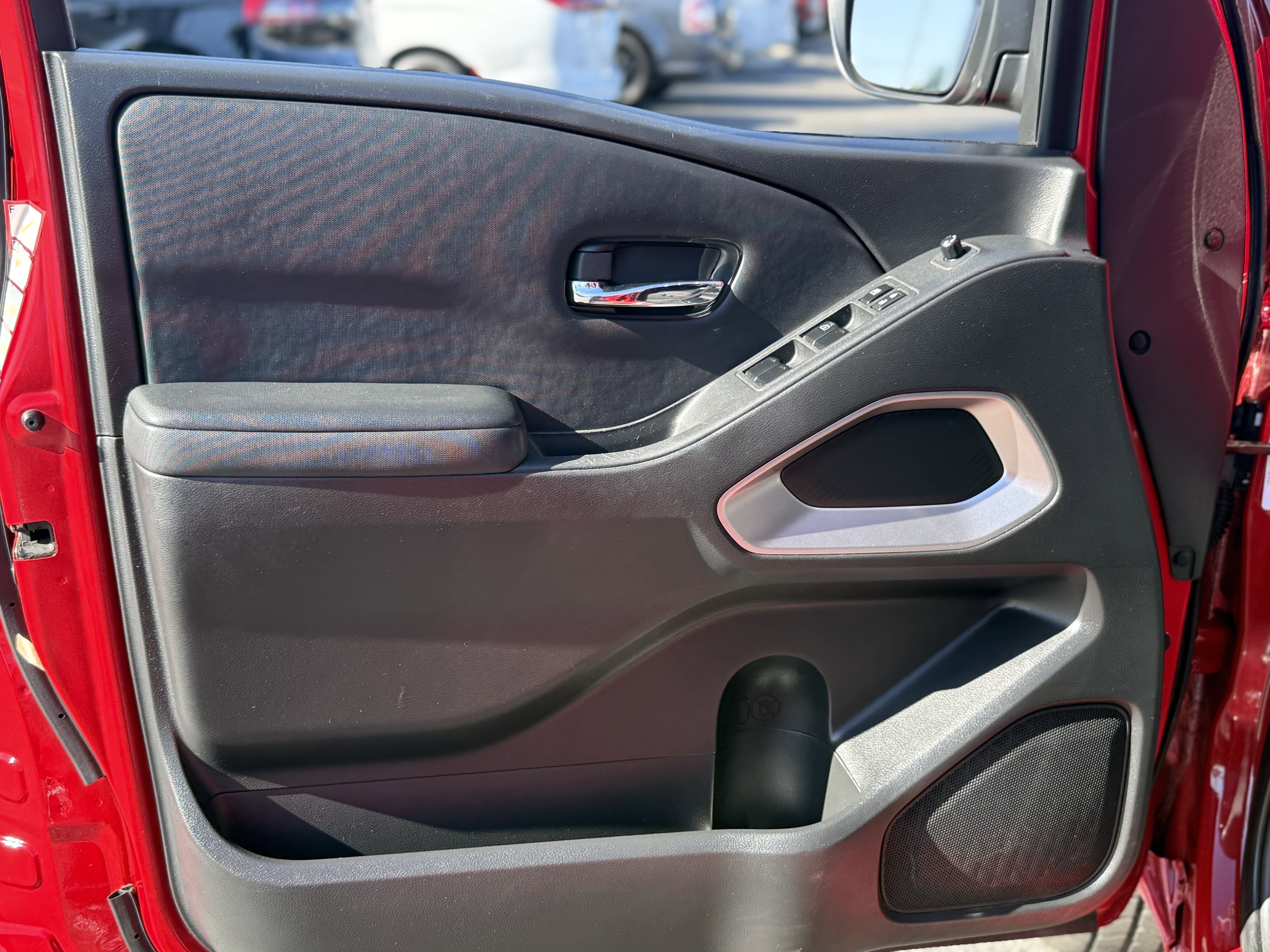 Used 2022 Nissan Frontier SV image 11
