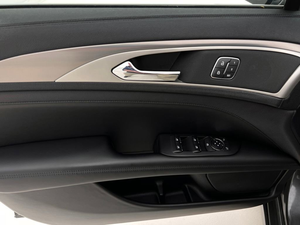 Used 2020 Lincoln MKZ AWD image 26