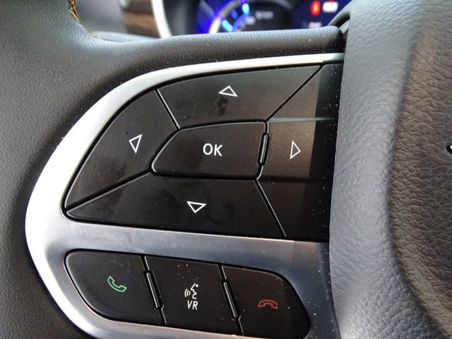 Certified 2023 Chrysler Pacifica Pinnacle image 8