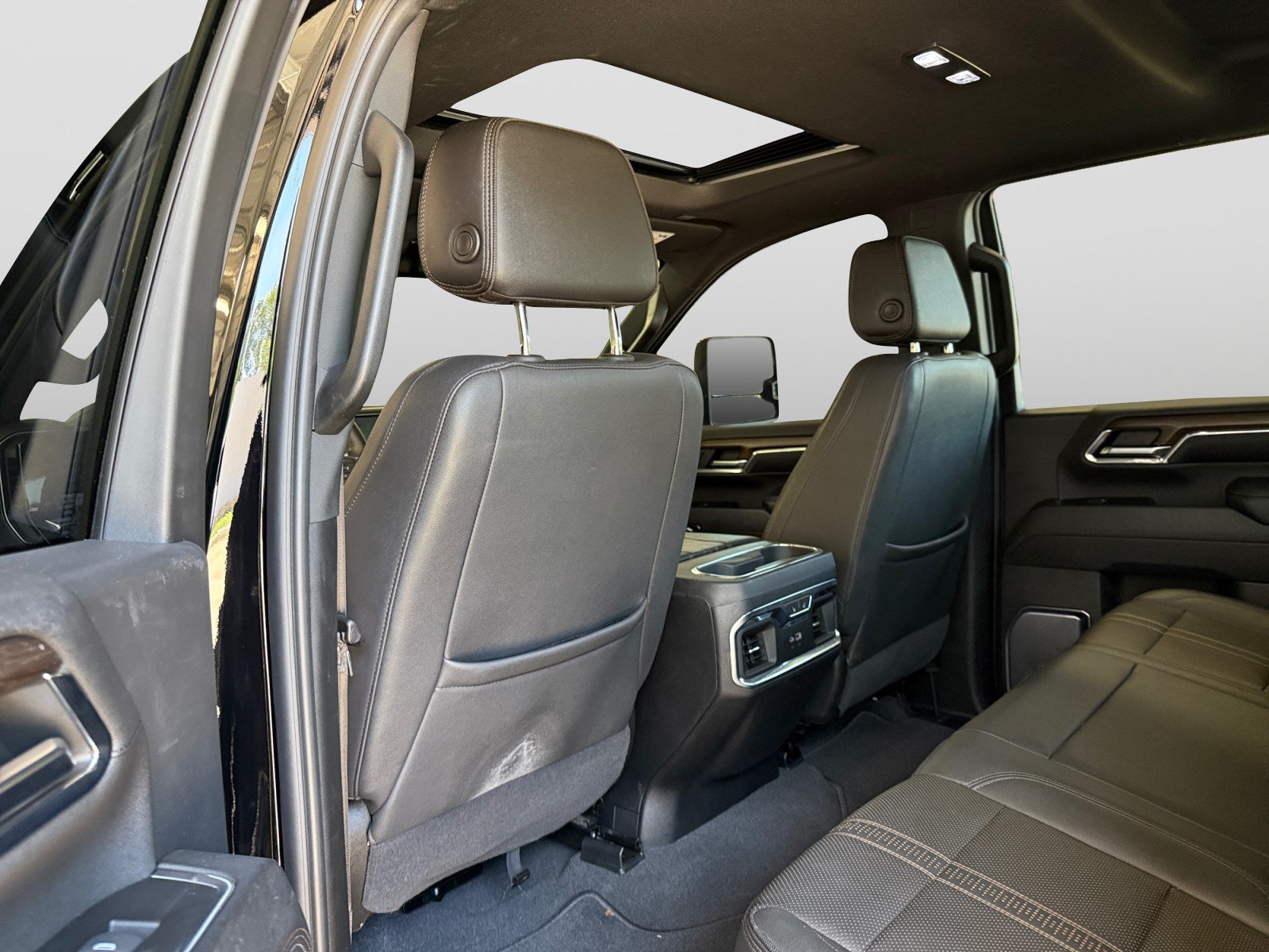Used 2024 Chevrolet Silverado 2500 High Country w/ High Country Premium Package AWD/4WD image 18