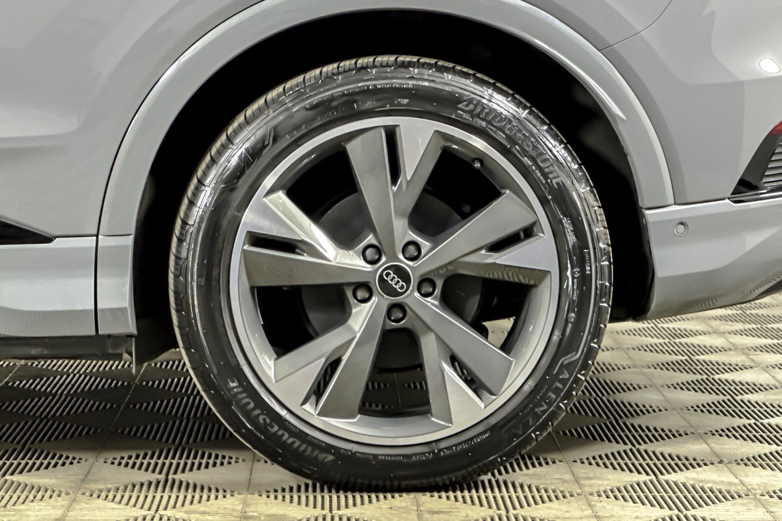 Used 2024 Audi Q4 e-tron Premium Plus w/ Premium Plus image 25