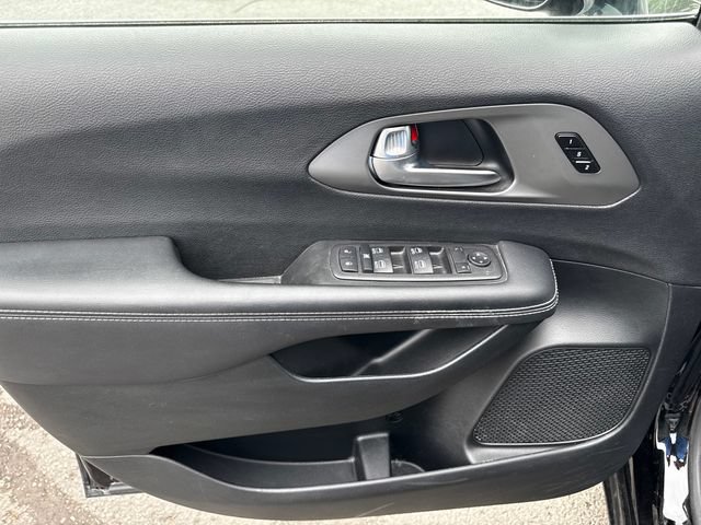 Certified 2025 Chrysler Pacifica Select FWD image 21