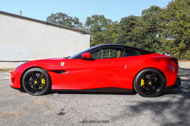 Used 2019 Ferrari Portofino image 3