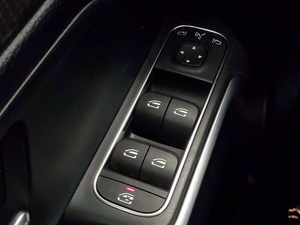 Used 2020 Mercedes-Benz GLB 250 4MATIC image 16