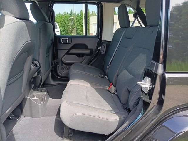 Used 2025 Jeep Wrangler Unlimited Sahara AWD/4WD image 19