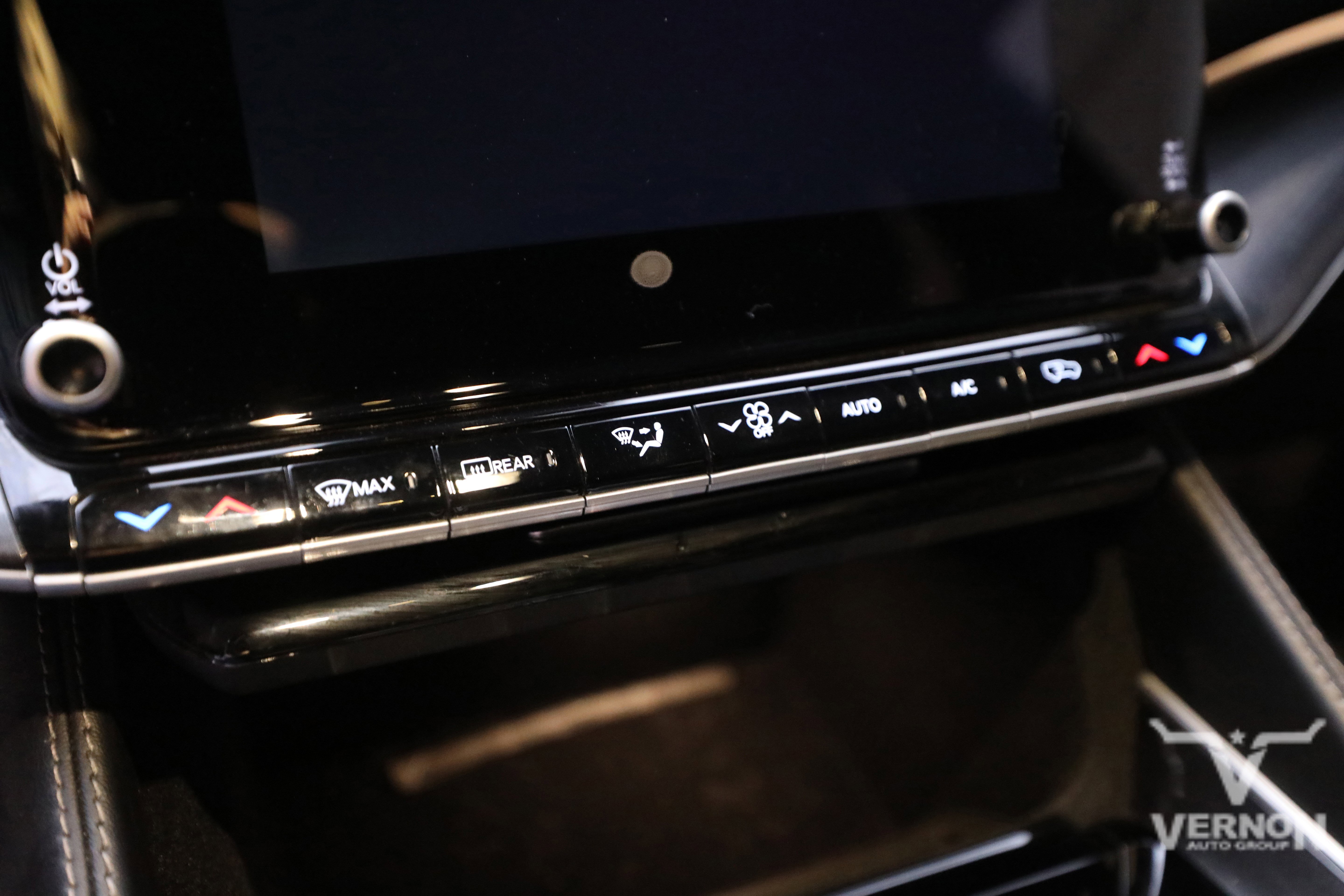 Used 2024 Jeep Wagoneer 4WD w/ HD Trailer Tow Package image 22