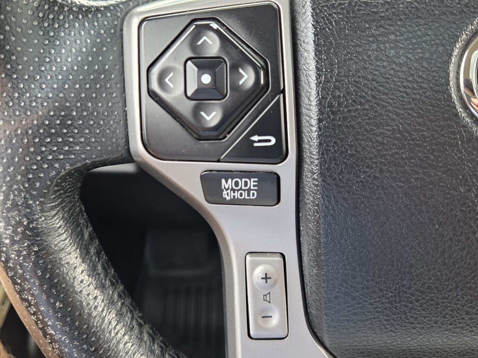 Used 2015 Toyota 4Runner Limited AWD/4WD image 22