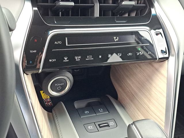 Used 2024 Toyota Venza XLE AWD/4WD image 14