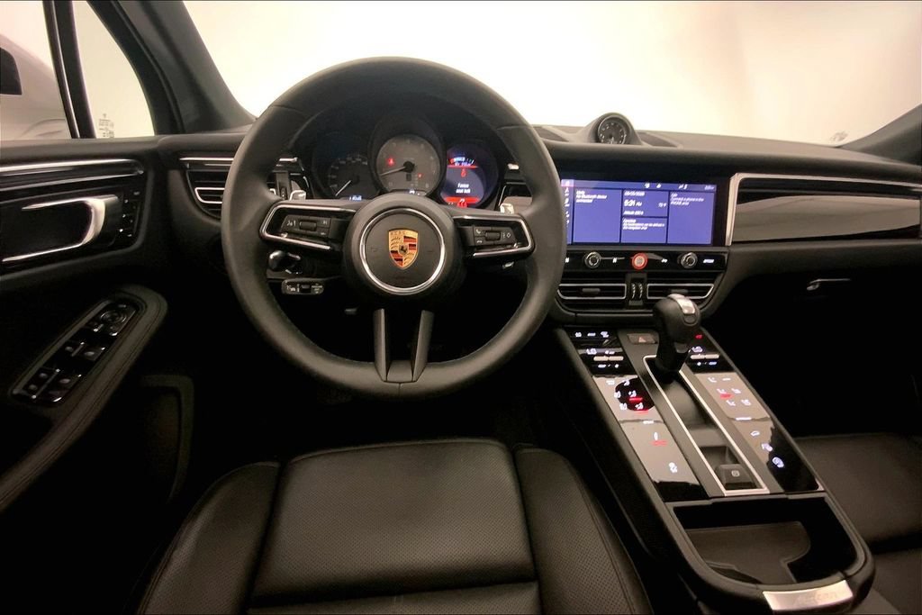Used 2025 Porsche Macan S AWD/4WD image 4