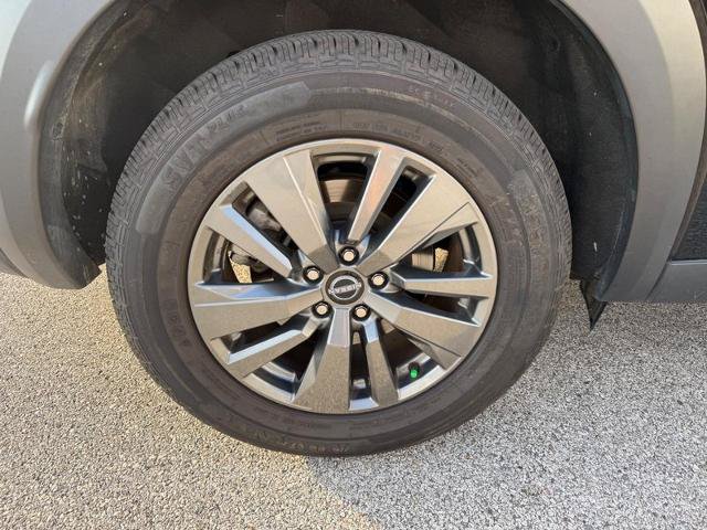 Used 2024 Nissan Pathfinder SV FWD image 3
