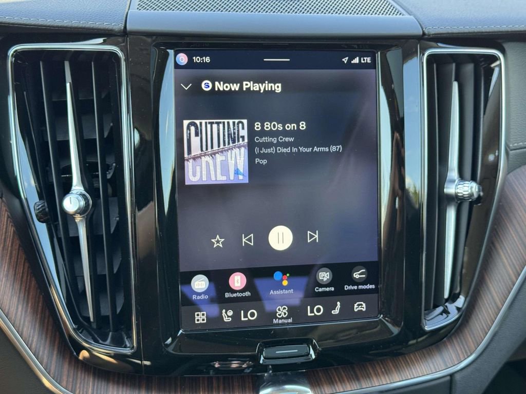 Used 2023 Volvo XC60 B6 Ultimate w/ Protection Package Premier image 28