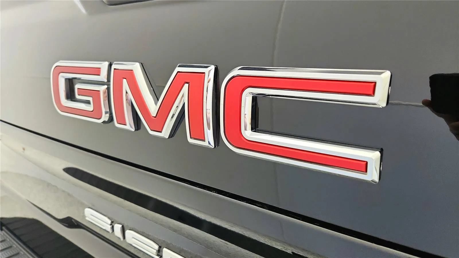 Used 2025 GMC Sierra 1500 AT4 w/ Technology Package AWD/4WD image 16