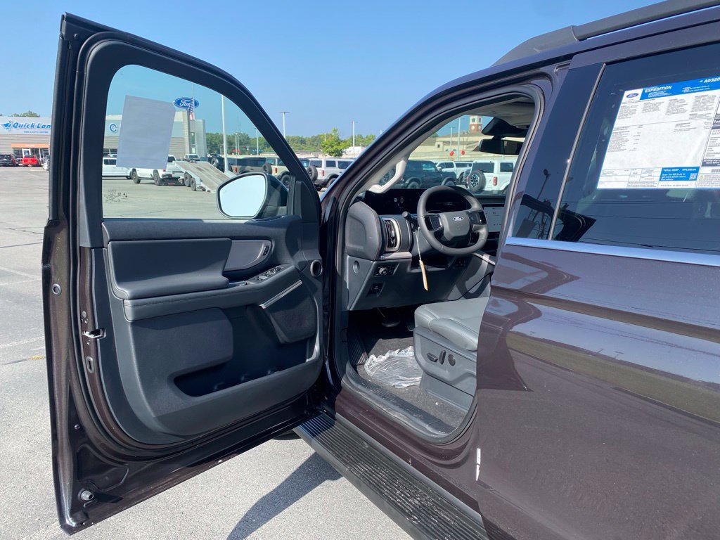 New 2027 Ford Expedition Active AWD/4WD image 10