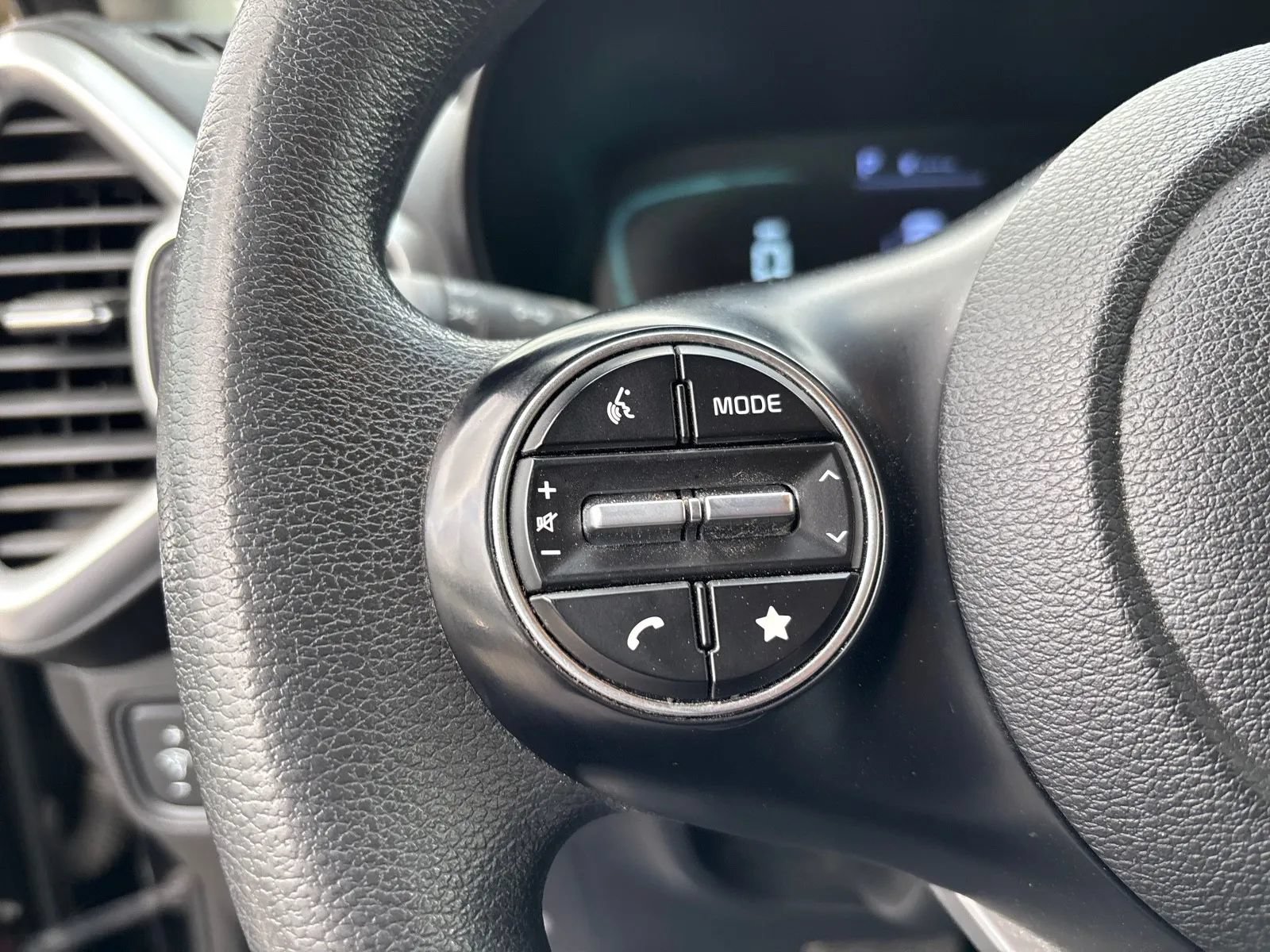 Used 2023 Kia Soul LX w/ Option Group 015 FWD image 16