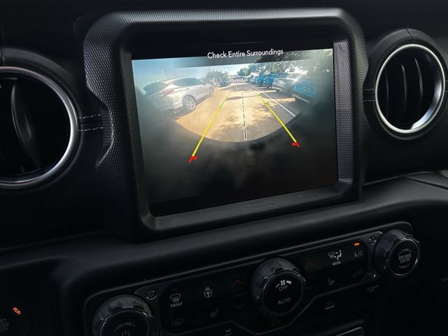 Used 2021 Jeep Wrangler Unlimited Sahara w/ Cold Weather Group AWD/4WD image 18