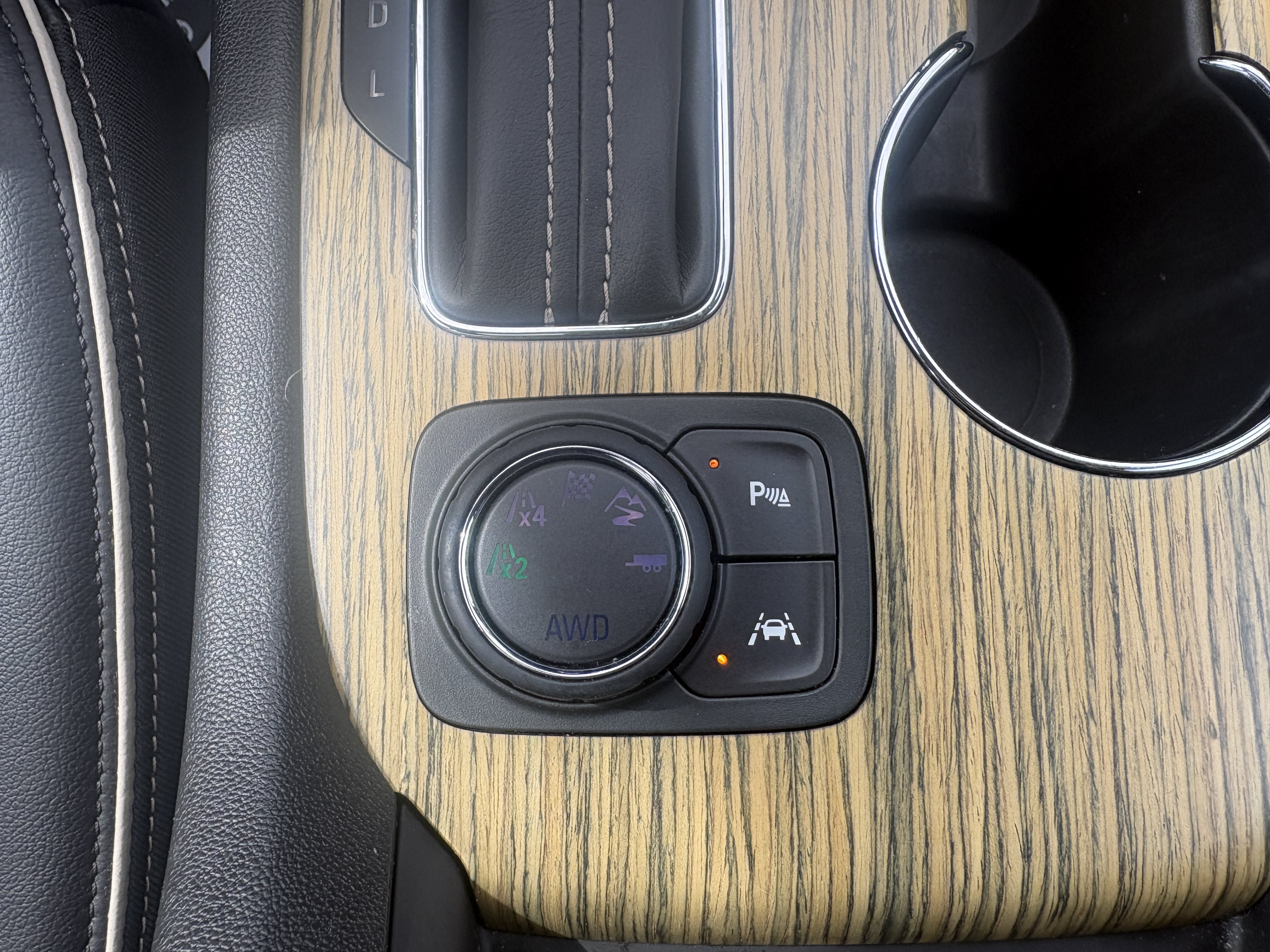 Used 2018 GMC Acadia Denali AWD/4WD image 14