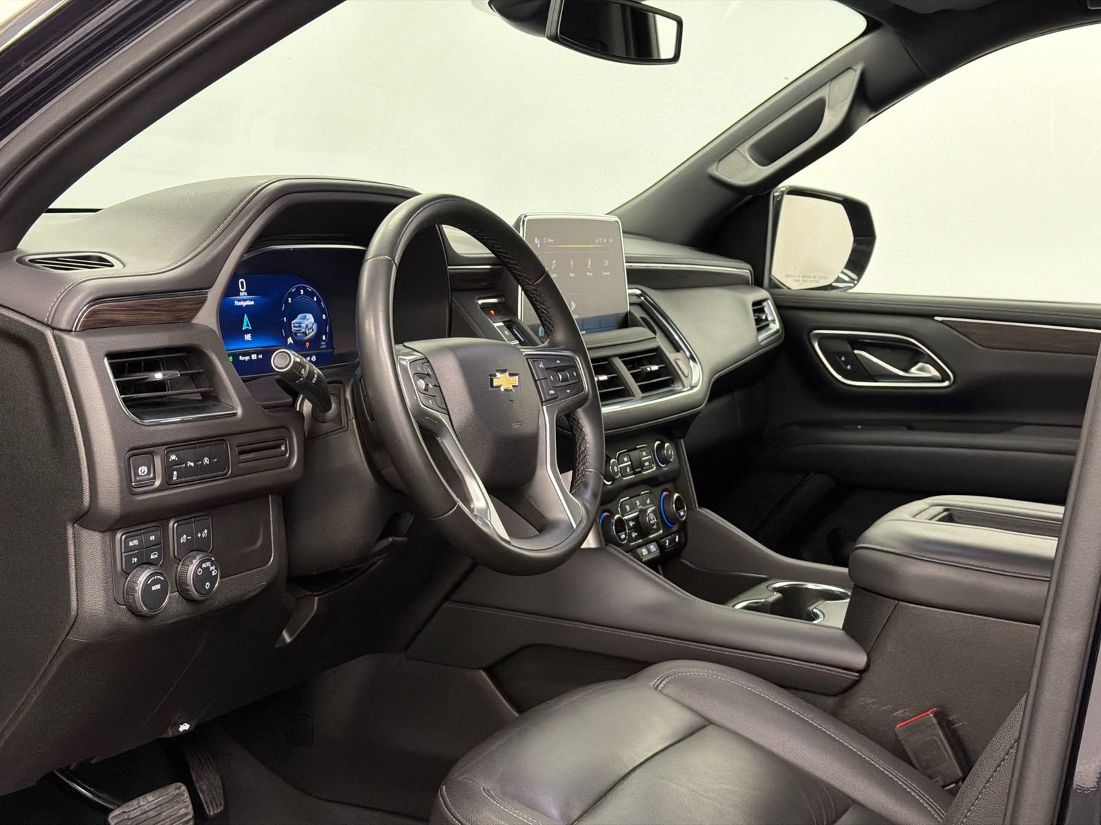 Used 2024 Chevrolet Suburban LT AWD/4WD image 16