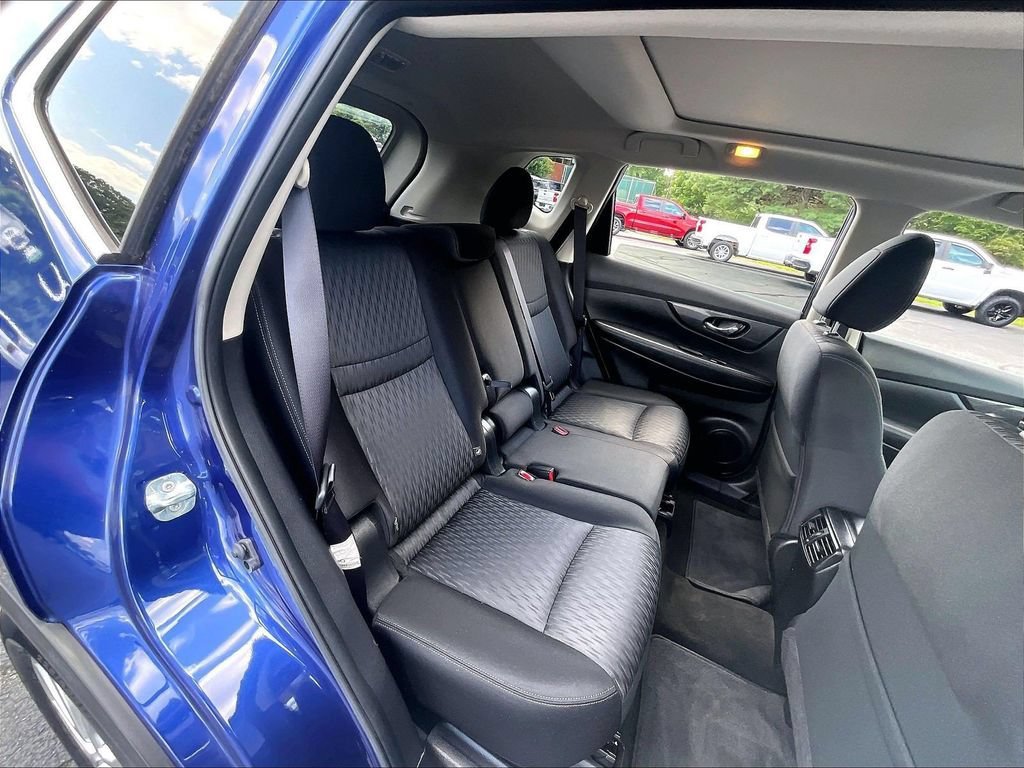 Used 2017 Nissan Rogue SV AWD/4WD image 15