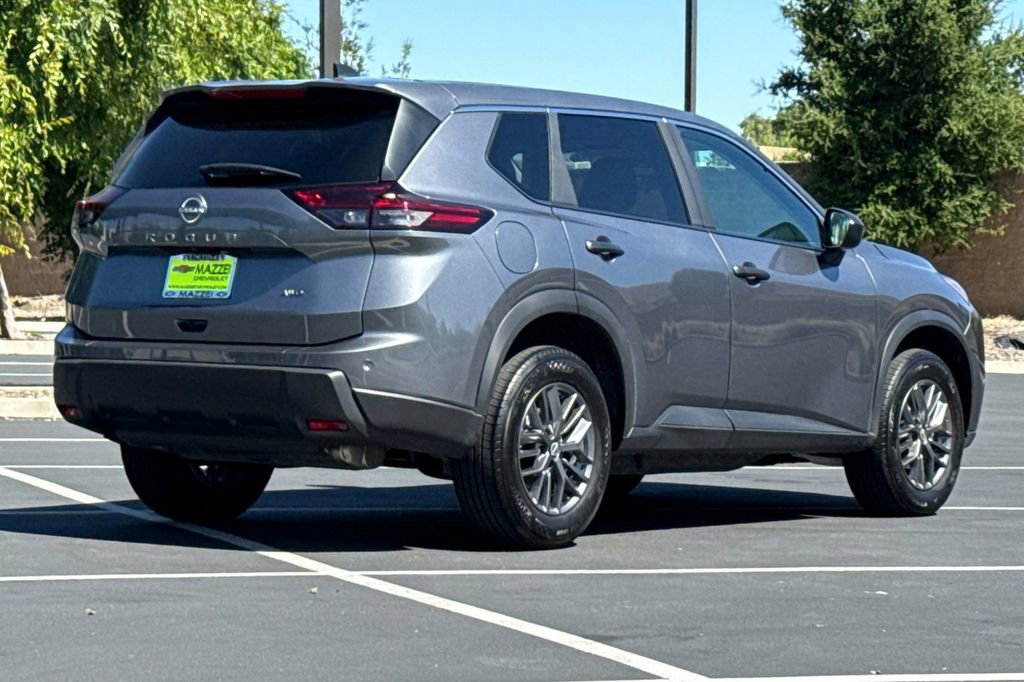 Used 2025 Nissan Rogue S AWD/4WD image 11