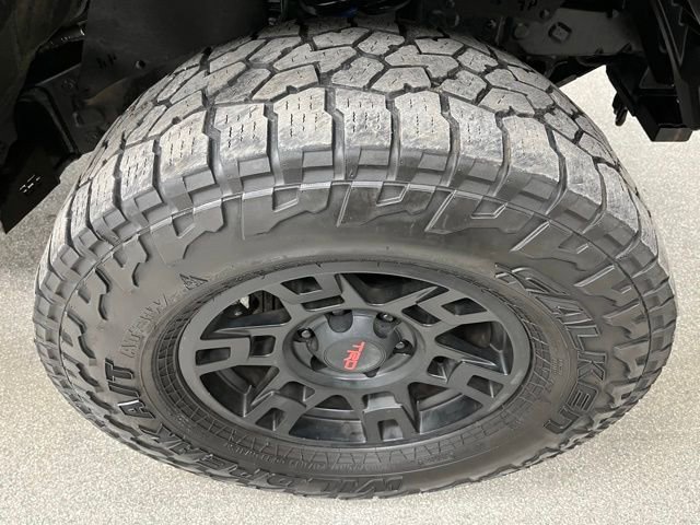 Used 2020 Toyota Tacoma TRD Off-Road w/ Technology Package AWD/4WD image 9