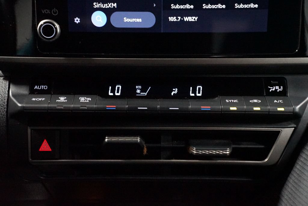 Used 2025 Toyota Camry SE FWD image 21