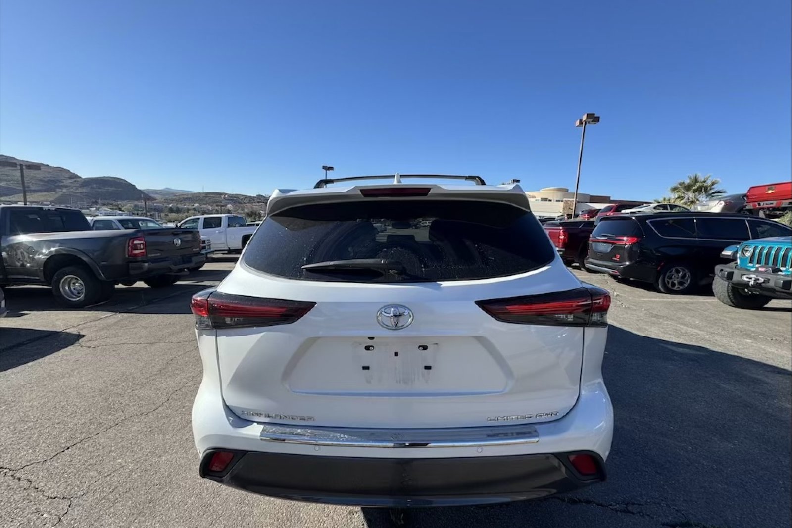 Used 2024 Toyota Highlander Limited image 4