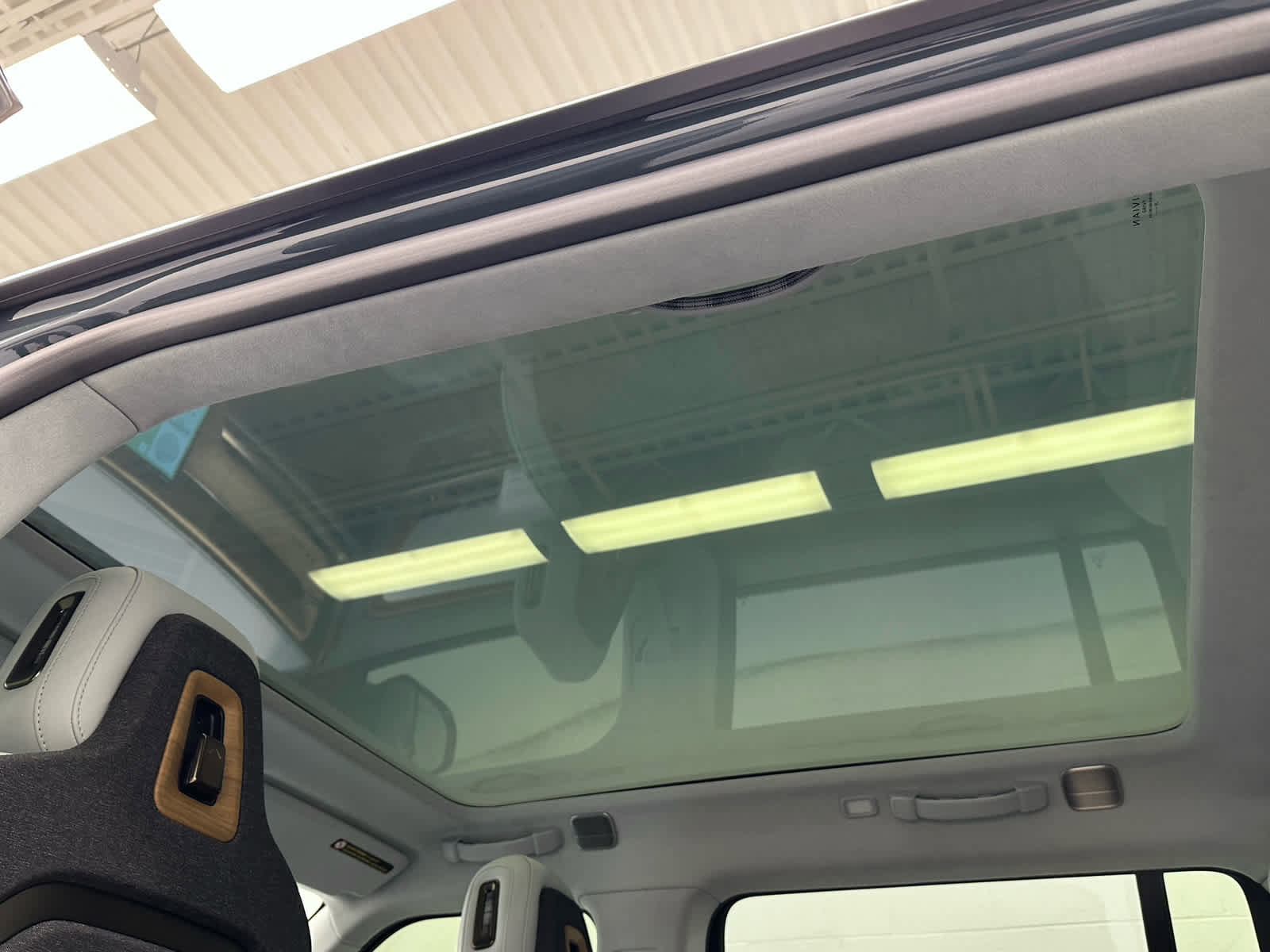 Used 2026 Rivian R1S Premium image 38