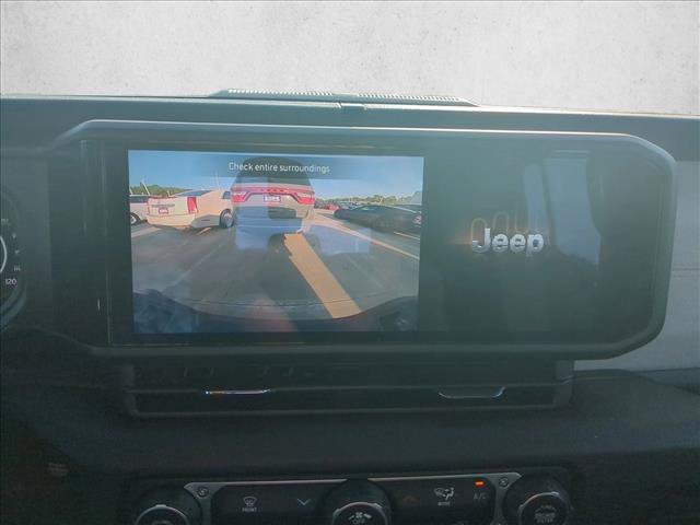 Used 2025 Jeep Gladiator Sport AWD/4WD image 13