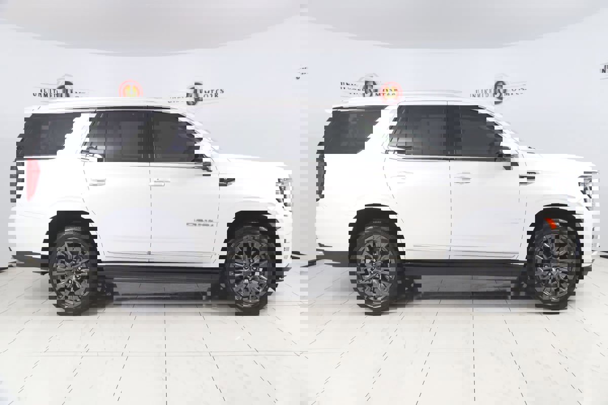 Used 2022 GMC Yukon Denali w/ Denali Premium Package image 2
