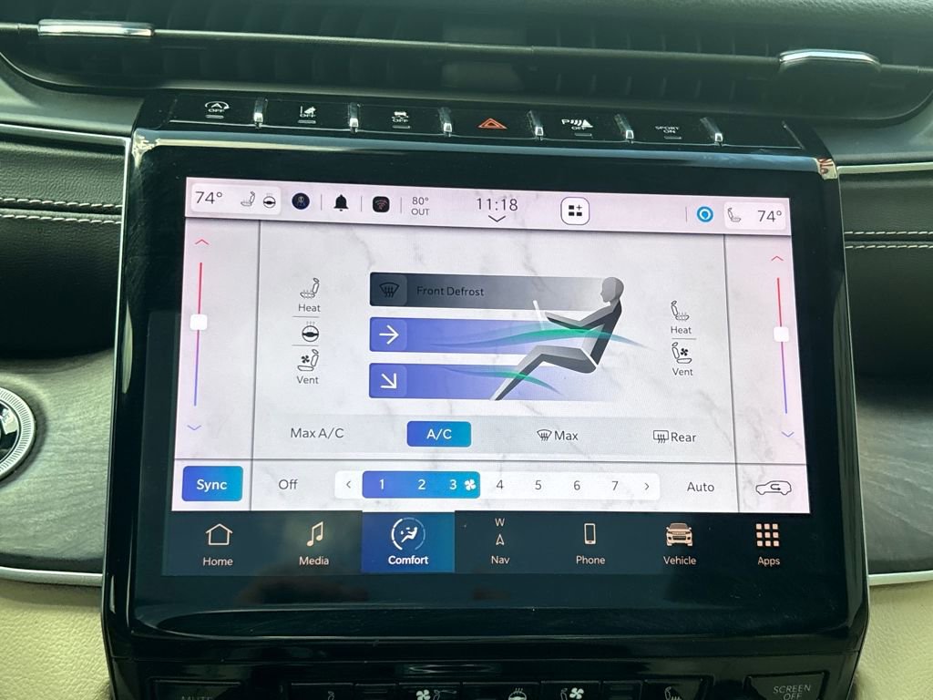 Used 2024 Jeep Grand Cherokee Limited w/ Luxury Tech Group II image 9