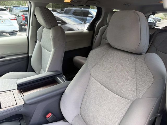 Used 2024 Toyota Sienna LE w/ LE Plus Package AWD/4WD image 10