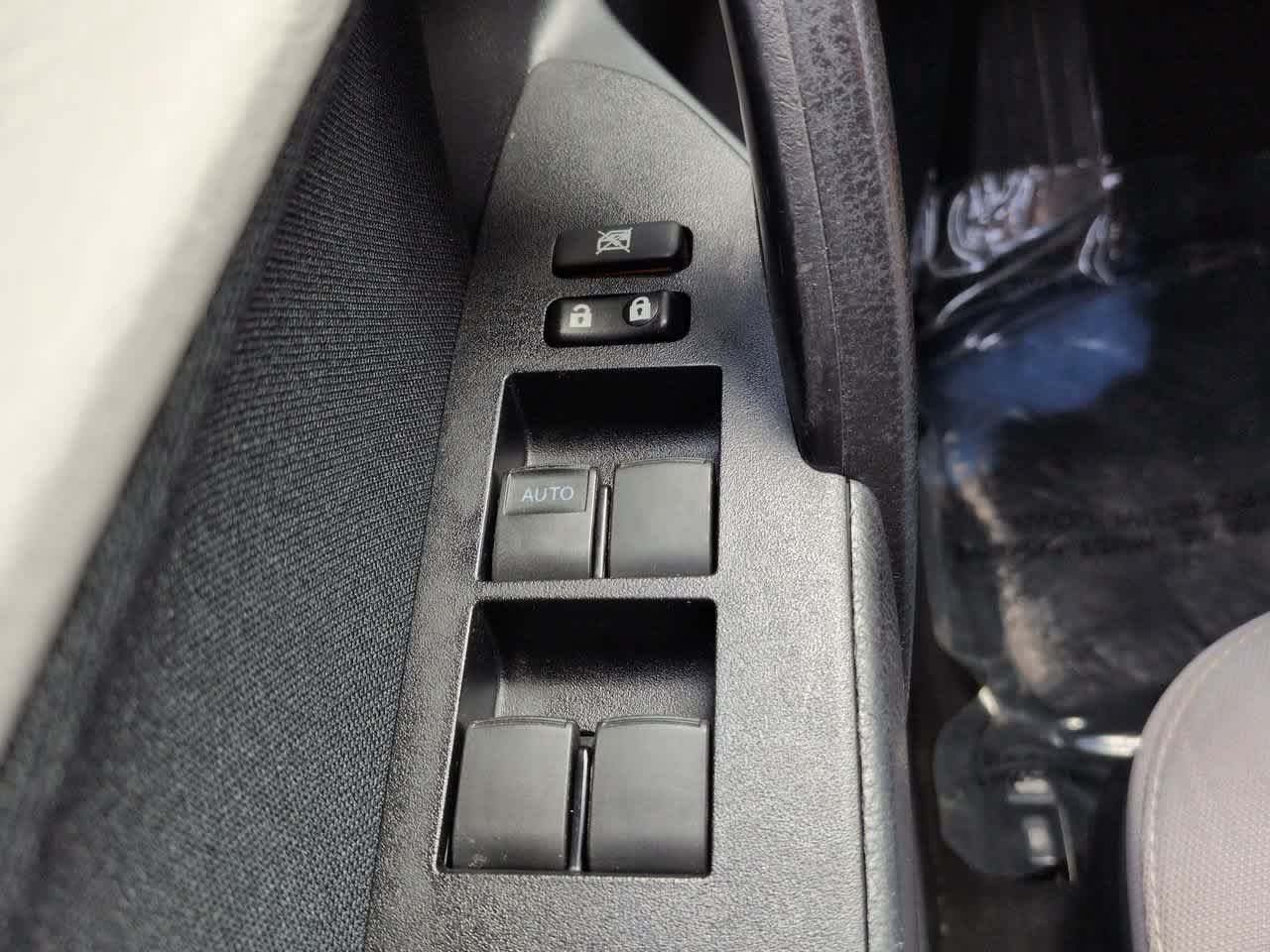 Used 2015 Toyota Corolla LE FWD image 21