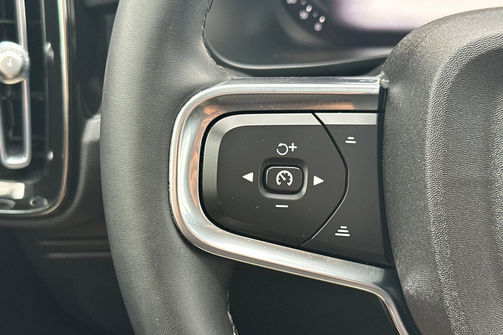 Certified 2023 Volvo C40 P8 Recharge Plus AWD/4WD image 27