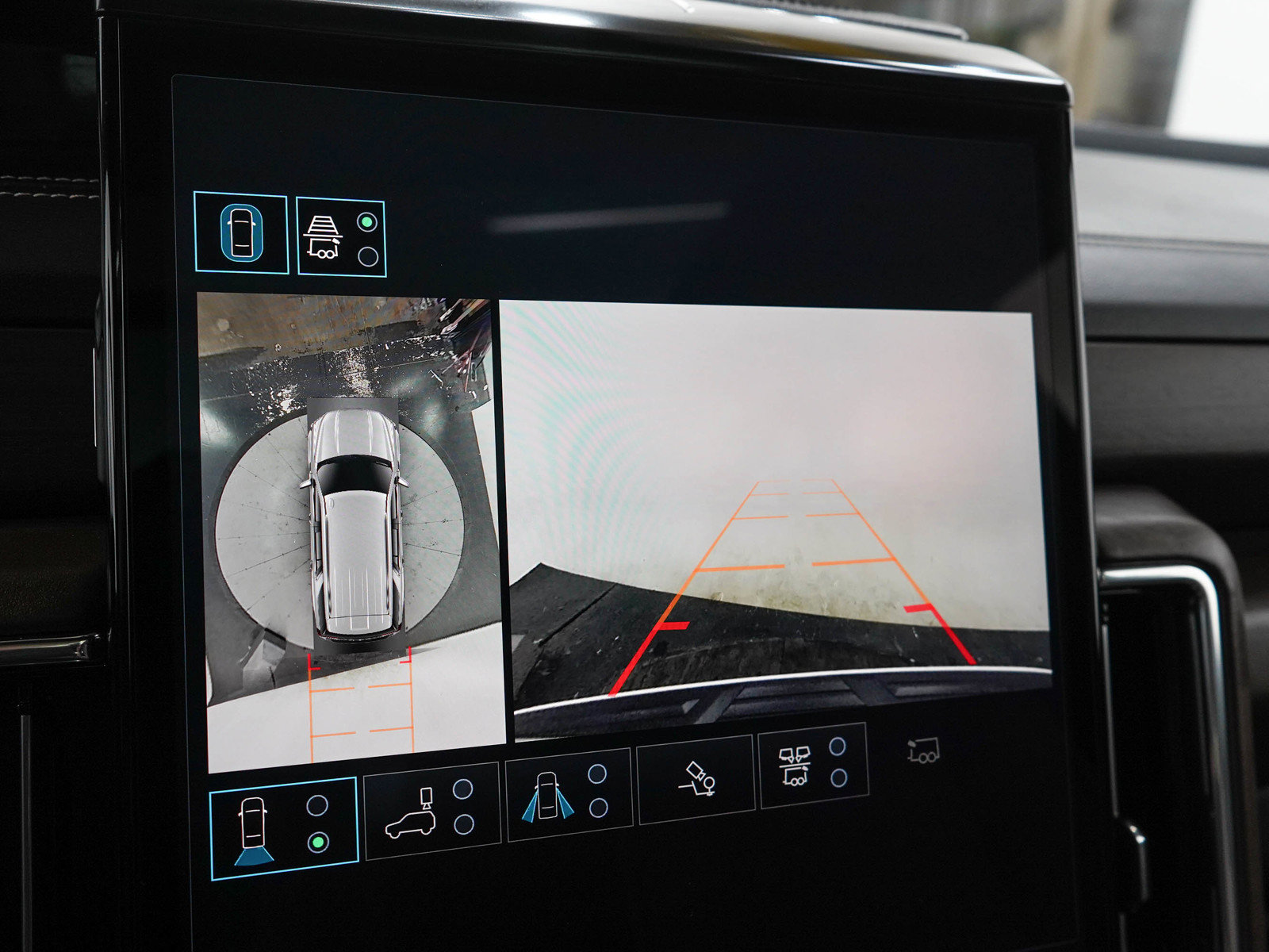 Used 2025 GMC Yukon Denali Ultimate AWD/4WD image 34